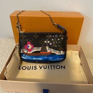 Louis Vuitton Mini Pochette Accesoires Christmas Animation